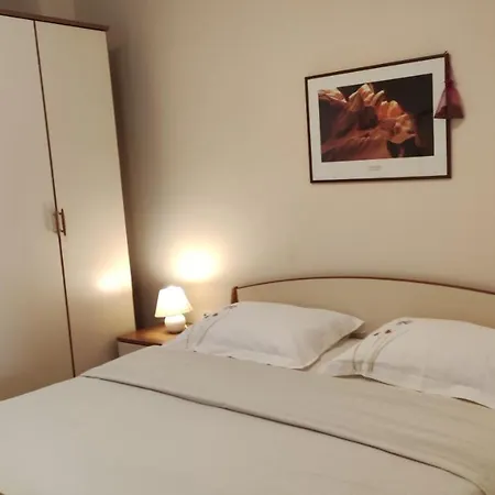 Tomisic Apartment *